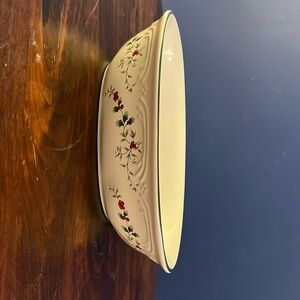 Winterberry oval vegetable bowl